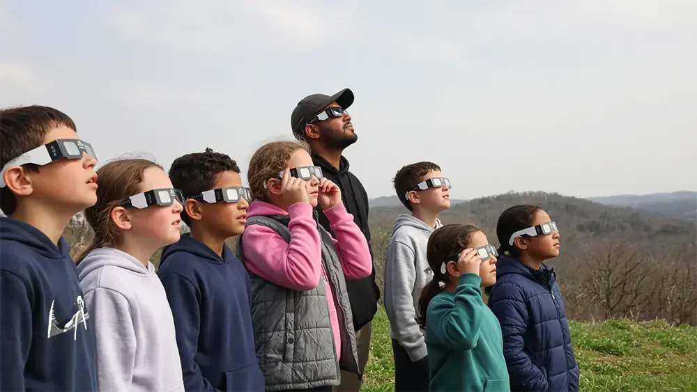 Éclipse Solaire 12 Août 2026 en Colo : Le Guide Ultime